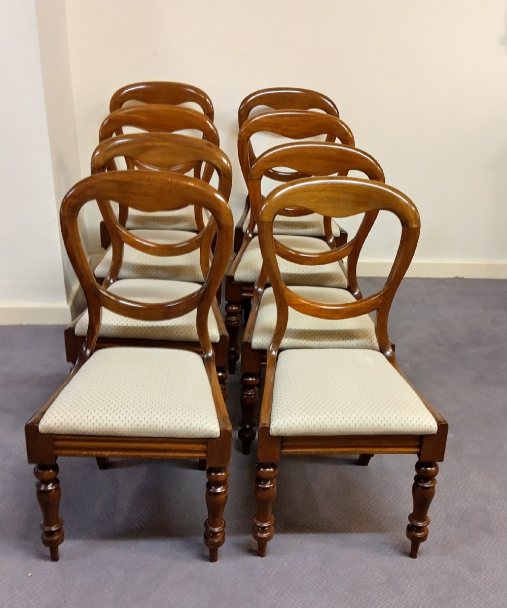 Set of Eight 19thC Balloon Back Dining Chairs in Mahogany