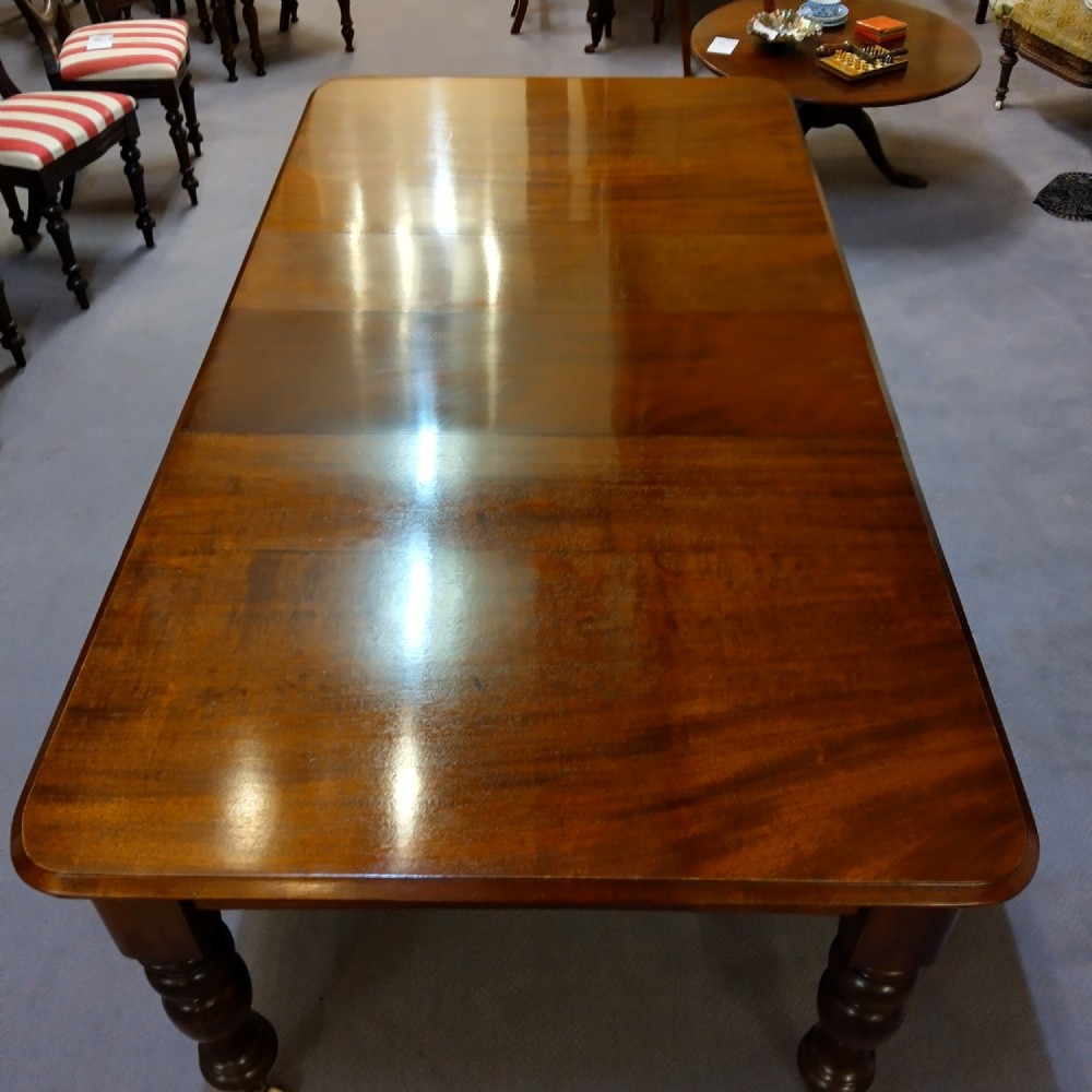 19thC Mahogany extending dining table to seat 8 