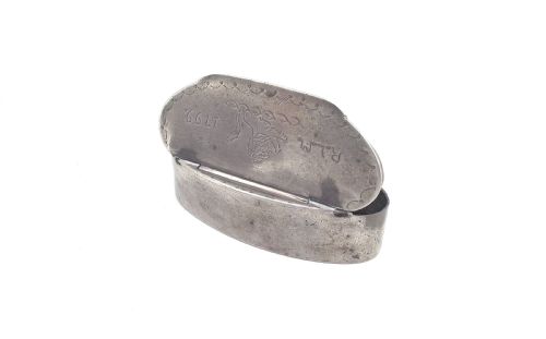 ANTIQUE METALWARE 18THC PEWTER SNUFF BOX INITIALED RLM AND DATED 1799 ENGLISH 18THC - ADDITIONAL PHOTO 3