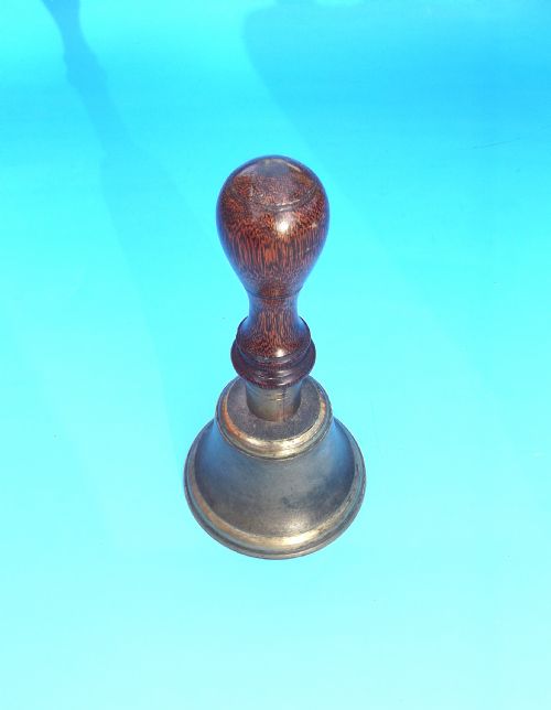 ANTIQUE 19THC BRASS HAND BELL WITH TURNED WOODEN HANDLE ENGLISH C186080 - ADDITIONAL PHOTO 1