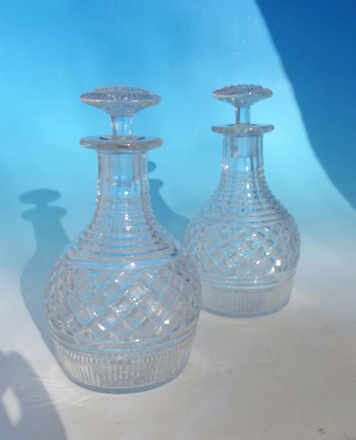 A PAIR OF ENGLISH GLASSWARE EARLY 19THC MALLET TYPE GLASS DECANTERS ENGLISH C180020 - ADDITIONAL PHOTO 1