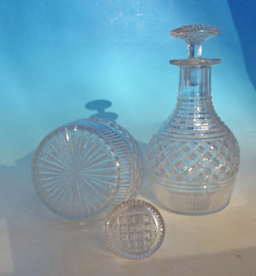 A PAIR OF ENGLISH GLASSWARE EARLY 19THC MALLET TYPE GLASS DECANTERS ENGLISH C180020 - ADDITIONAL PHOTO 3