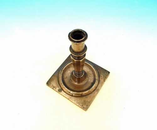 ANTIQUE METALWARE 17THC BRASS SINGLE CANDLESTICK ON SQUARE BASE C1650 - ADDITIONAL PHOTO 3