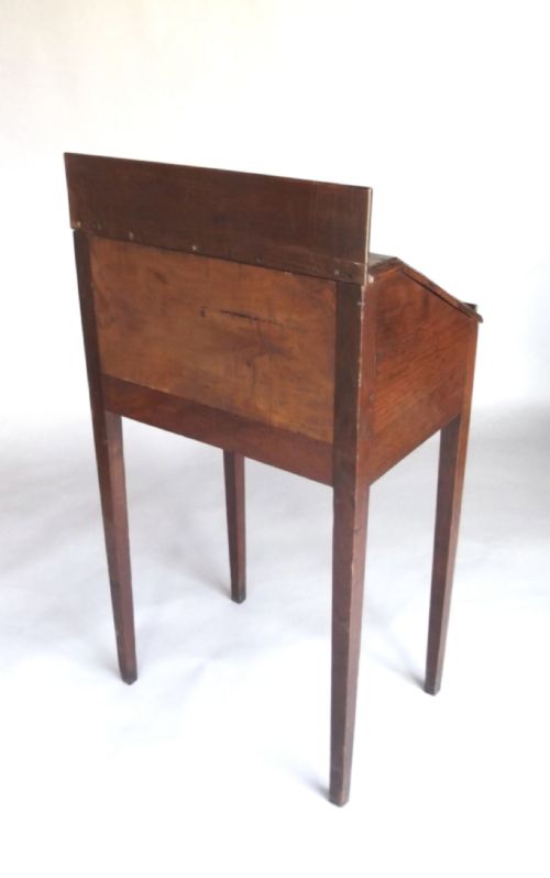 A SMALL 18THC OAK DESK WITH FITTED BURR FRONTED DRAWERES WELSH C1780 - ADDITIONAL PHOTO 2