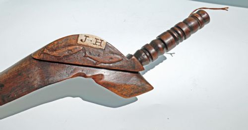 ANTIQUE TREEN 19THC GULL WING KNITTING SHEATH WITH CARVED FISH DECOR ENGLISH LAKE DISTRICT C186080 - ADDITIONAL PHOTO 1