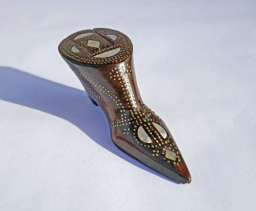 ANTIQUE TREEN 19THC MAHOGANY SNUFF SHOE INLAID WITH MOTHER OF PEARL ENGLISH C184060 - ADDITIONAL PHOTO 1