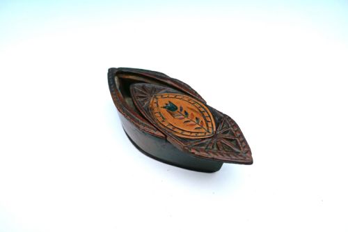 a 19thc treen fruitwood navette shaped gentleman's snuff box english c182040 - CATEGORY: ANTIQUE BOXES - DATED 19TH CENTURY