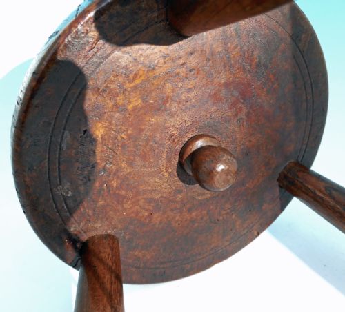 EARLY 20THC COUNTRY FURNITURE BURR ELM DATED SIGNED STOOL ENGLISH SCOTTISH C1905 - ADDITIONAL PHOTO 2