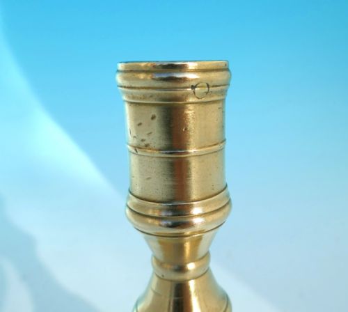 ANTIQUE METALWARE SINGLE 17THC BRASS CANDLESTICK FLEMISH C167090 - ADDITIONAL PHOTO 1