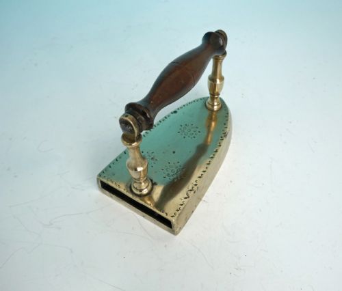ANTIQUE METALWARE 19THC BRASS SAD IRON WITH TURNED FRUITWOOD HANDLE FRENCH C182040 - ADDITIONAL PHOTO 3
