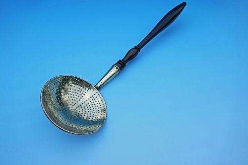 antique 19thc metalware brass skimmer with turned fruitwood handle english c180020 - CATEGORY: ANTIQUE METAL - DATED 19TH CENTURY
