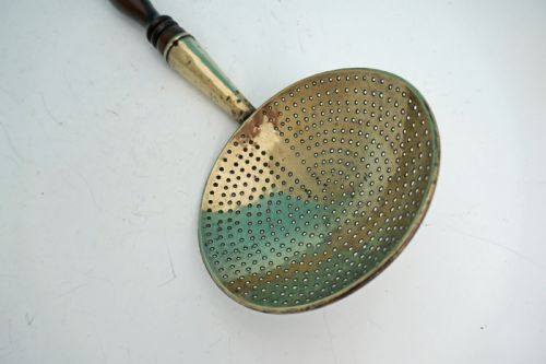 ANTIQUE 19THC METALWARE BRASS SKIMMER WITH TURNED FRUITWOOD HANDLE ENGLISH C180020 - ADDITIONAL PHOTO 1