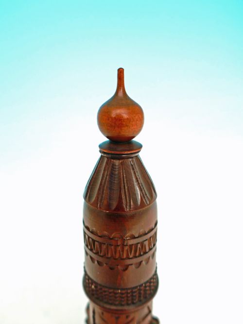 19THC TREEN BEECH CARVED BOBBIN HOLDER ETUI WITH ORIGINAL BOBBIN ENGLISH C186080 - ADDITIONAL PHOTO 4