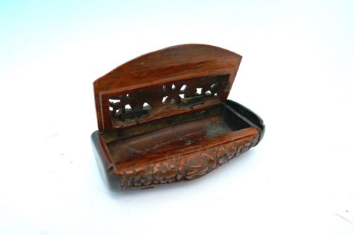 ANTIQUE TREEN 19THC COQUILLA NUT SNUFF BOX OR VINAIGRETTE CARVED WITH MUSICAL PLAYING CHERUBS HARP PLAYING LADY FRENCH C182040 - ADDITIONAL PHOTO 3