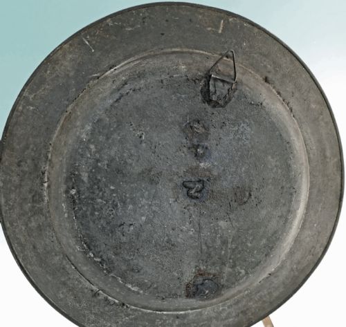 EARLY METALWARE 18THC SINGLE REEDED PEWTER CHARGER RICHARD CHAMBERS YORK 1720 - ADDITIONAL PHOTO 3