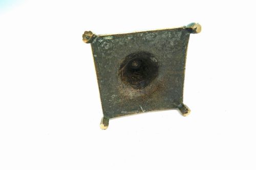 ANTIQUE METALWARE 17THC BRASS SQUARE BASED CANDLESTICK SPANISH C1680C1700 - ADDITIONAL PHOTO 3
