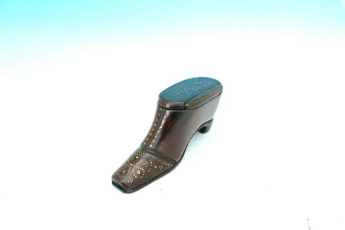 ANTIQUE TREEN 19THC FRUITWOOD SHOE SNUFF WITH BRASS PIQUET DECORATION ENGLISH C184060 - ADDITIONAL PHOTO 1