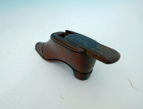 ANTIQUE TREEN 19THC FRUITWOOD SHOE SNUFF WITH BRASS PIQUET DECORATION ENGLISH C184060 - ADDITIONAL PHOTO 2