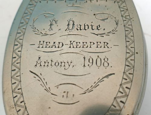 ANTIQUE EARLY 20TH SNUFF BOX DATED 1908 ENGRAVED HEAD KEEPER F DAVIE ENGLISH - ADDITIONAL PHOTO 2