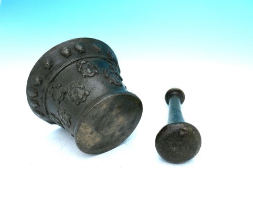 ANTIQUE METALWARE 16THC 17THC SMALL BRONZE PESTLE MORTAR FRENCH C1580C1600 - ADDITIONAL PHOTO 3