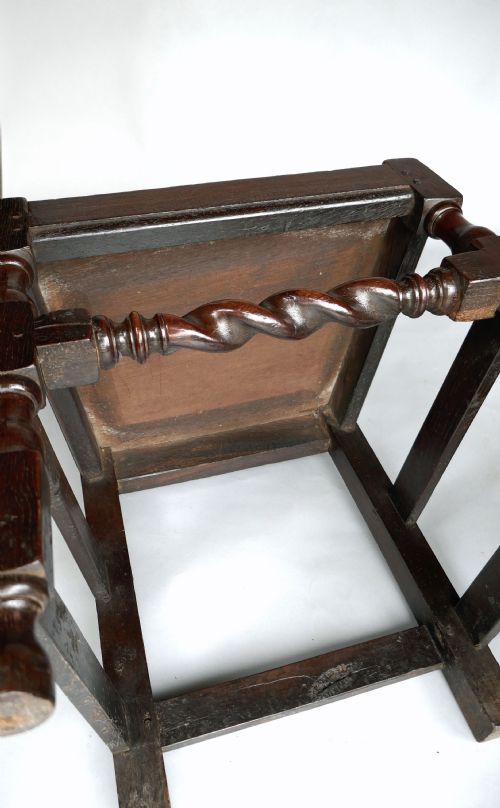 ANTIQUE OAK COUNTRY FURNITURE 17THC PAIR OF JOYNED OAK SIDE CHAIRS ENGLISH C168090 - ADDITIONAL PHOTO 5