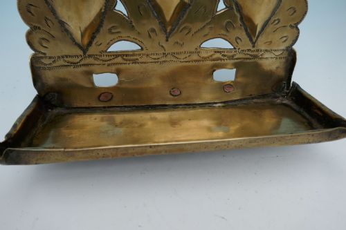 LATE 17TH 18THC EARLY METALWARE BRASS DECORATIVE WALL SCONCE DUTCH C1680C1720 - ADDITIONAL PHOTO 2