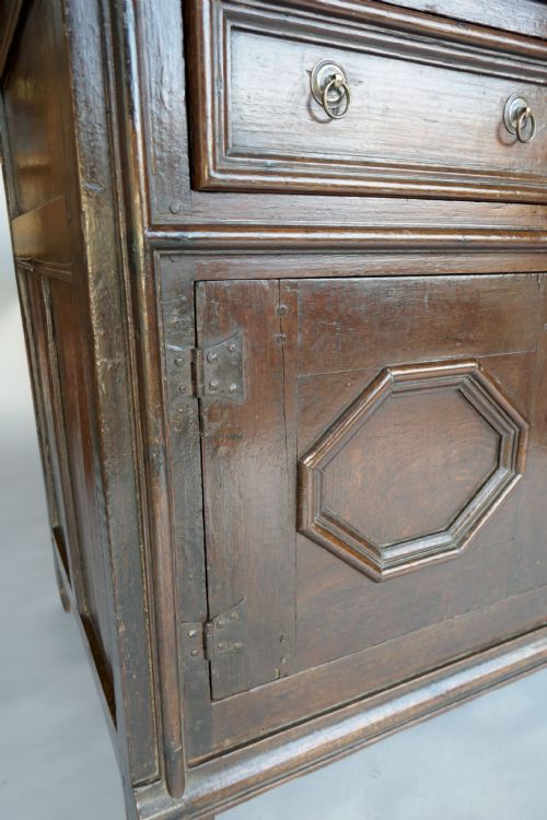 ANTIQUE 17THC OAK FURNITURE DRESSER BASE WITH GEOMETRIC MOULDINGS ENGLISH C167090 - ADDITIONAL PHOTO 2