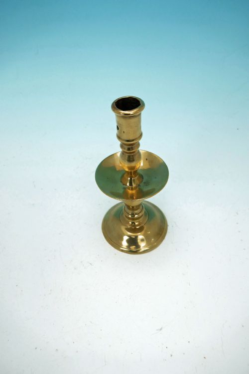 ANTIQUE METALWARE 16THC SINGLE BRASS HEEMSKIRK CANDLESTICK DUTCH C155070 - ADDITIONAL PHOTO 1