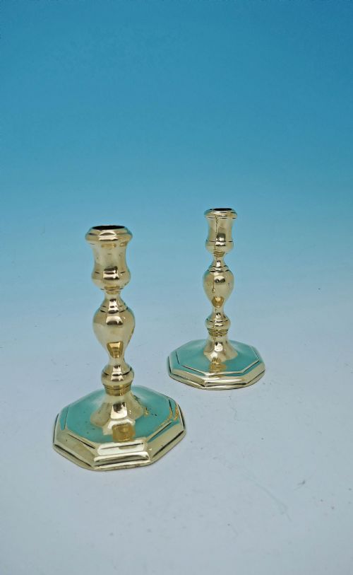 antique metalware 18thc pair of queen ann brass candlesticks english c171015 - CATEGORY: ANTIQUE LIGHTING - DATED 18TH CENTURY