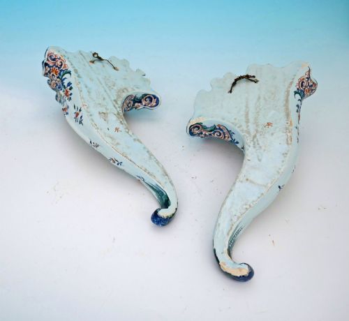 ANTIQUE 18THC PAIR OF POLYCHROME DELFTWARE WALL POCKETS STAMPED APK DUTCH C174060 - ADDITIONAL PHOTO 2