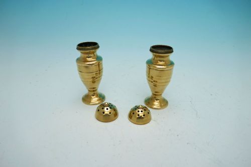 ANTIQUE METALWARE PAIR OF 18THC BRASS SALT PEPPER MUFFINEERS ENGLISH C177080 - ADDITIONAL PHOTO 2