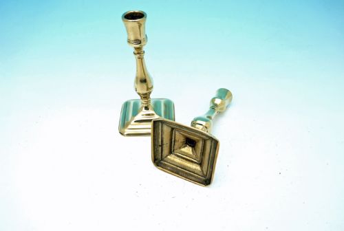 ANTIQUE PAIR OF 18THC BRASS QUEEN ANNE SEAMED CANDLESTICKS ENGLISH C171014 - ADDITIONAL PHOTO 2