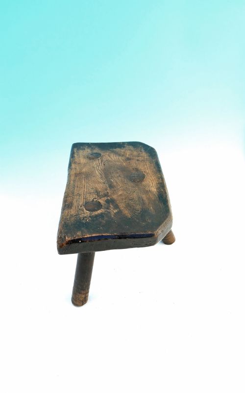 ANTIQUE ENGLISH COUNTRY FURNITURE 19THC THREE LEGGED ASH MILKING STOOL ENGLISH WEST COUNTRY C184060 - ADDITIONAL PHOTO 1