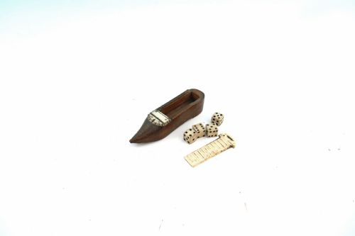antique treen 19thc fruitwood bone shoe dice english c181520 - CATEGORY: ANTIQUE MISCELLANEOUS - DATED 19TH CENTURY