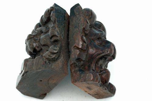 ANTIQUE 17THC CARVED WALNUT PAIR OF LION HEADS ENGLISH C166080 - ADDITIONAL PHOTO 3