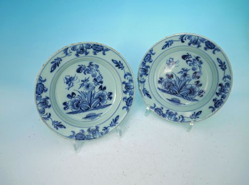antique pair 18thc pottery delftware blue white plates english lambeth c177080 - CATEGORY: ANTIQUE PLATES - DATED 18TH CENTURY