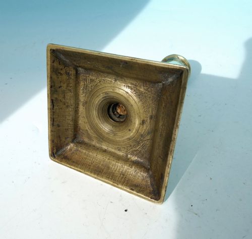 ANTIQUE METALWARE 18THC UNUSUAL BRASS SQUARE BASED CANDLESTICK ENGLISH C172030 - ADDITIONAL PHOTO 3