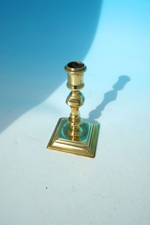 ANTIQUE METALWARE 18THC UNUSUAL BRASS SQUARE BASED CANDLESTICK ENGLISH C172030 - ADDITIONAL PHOTO 4