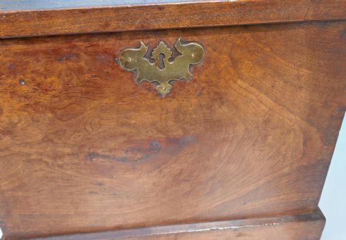 ANTIQUE COUNTRY FURNITURE 18THC FIGURED ELM CLOSE STOOL ENGLISH C176080 - ADDITIONAL PHOTO 1