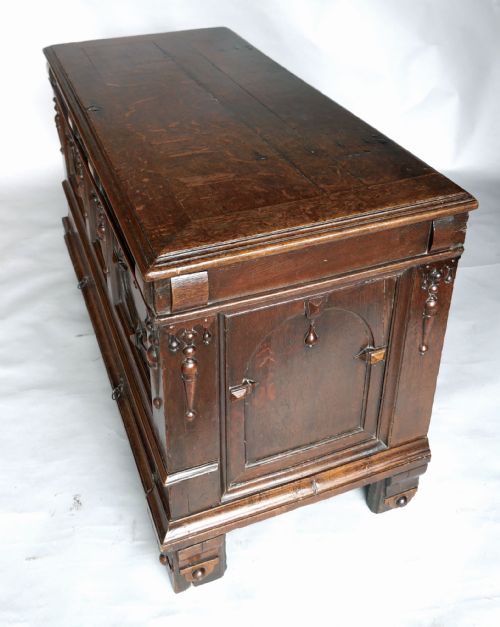 17THC OAK FURNITURE MULE CHEST WITH SPLIT BALUSTER APPLIQUES ENGLISH C166080 - ADDITIONAL PHOTO 6