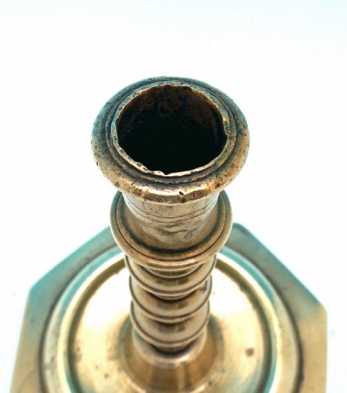 ANTIQUE METALWARE 17THC BRASS SINGLE CANDLESTICK ON OCTAGONAL BASE SPANISH C167080 - ADDITIONAL PHOTO 2