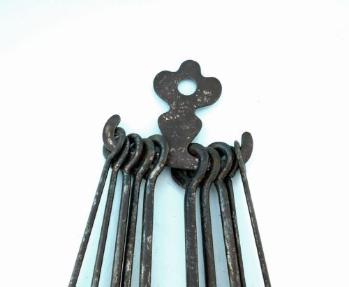 ANTIQUE METALWARE 18THC SET OF IRON MEAT SKEWERS AND HOLDER ENGLISH C177080 - ADDITIONAL PHOTO 1