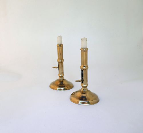 ANTIQUE METALWARE PAIR OF 18THC BRASS SIDE EJECTOR CANDLESTICKS ENGLISH C173040 - ADDITIONAL PHOTO 1