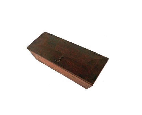 ANTIQUE BOXES 17THC OAK CANDLE BOX WITH WIRE HINGES AND SHAPED LATCH ENGLISH C1680C1700 - ADDITIONAL PHOTO 1