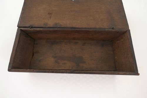 ANTIQUE BOXES 17THC OAK CANDLE BOX WITH WIRE HINGES AND SHAPED LATCH ENGLISH C1680C1700 - ADDITIONAL PHOTO 2