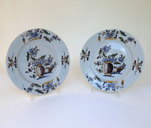 antique pottery 18thc pair of delftware polychrome plates english c176080 - CATEGORY: ANTIQUE PLATES - DATED 18TH CENTURY