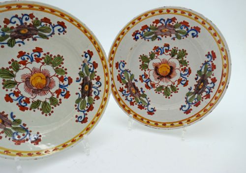 ANTIQUE POTTERY PAIR OF 18THC POLYCHROME DELFTWARE PLATES DUTCH C177090 - ADDITIONAL PHOTO 2