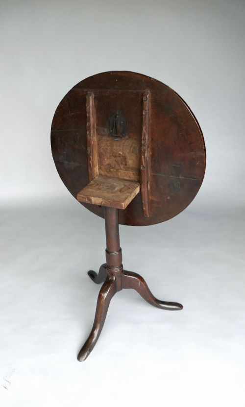 ANTIQUE OAK FURNITURE 18THC TRIPOD TABLE WITH QUARTER CUT TOP ENGLISH C177090 - ADDITIONAL PHOTO 3