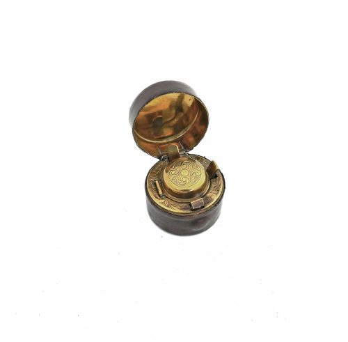 antique 19thc engraved brass travelling inkwell with leather case english c187090 - CATEGORY: ANTIQUE MISCELLANEOUS - DATED 19TH CENTURY