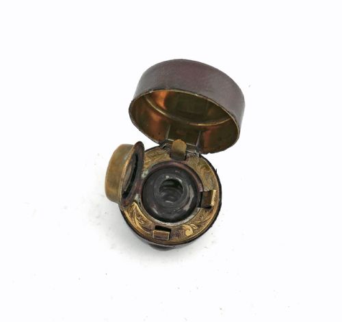 ANTIQUE 19THC ENGRAVED BRASS TRAVELLING INKWELL WITH LEATHER CASE ENGLISH C187090 - ADDITIONAL PHOTO 1